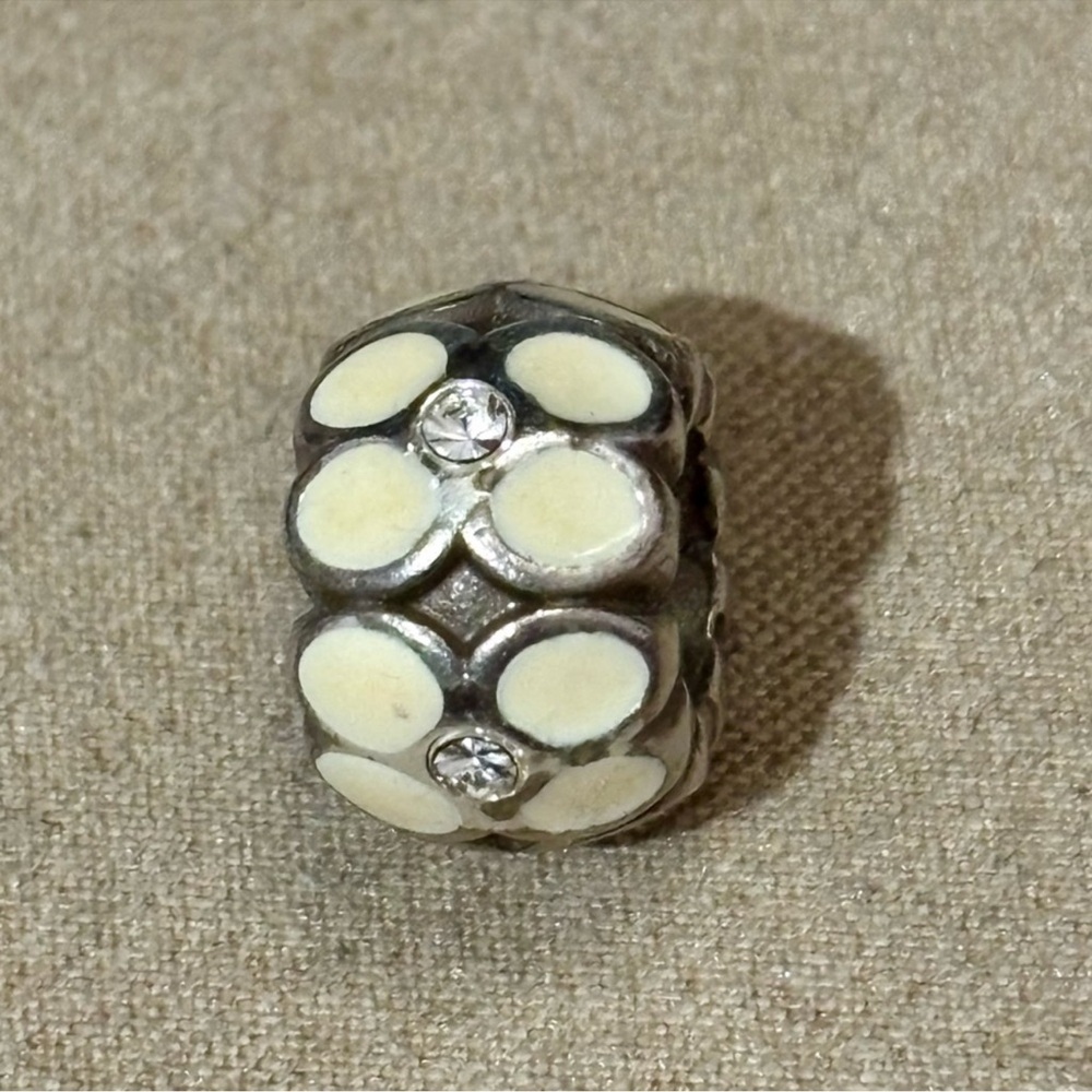 Brighton Ring of Flowers bead Off-white enamel with clear crystals Retired